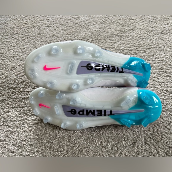 Nike Tiempo Legend 9 Elite Soccer Cleats - Picture 4 of 5